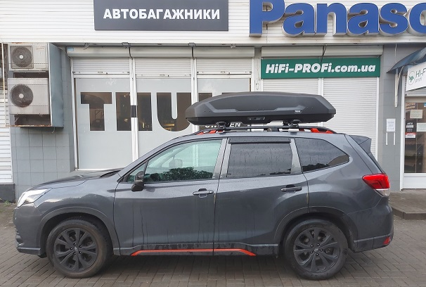 Subaru Forester с автобоксом Thule Force 3 L